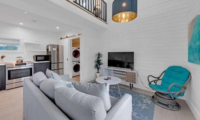 Seagrove Beach House | Old Seagrove "Sea Thyme" |1BR Guest House| Sleeps 4 |Steps to Beach! 2 Bikes!