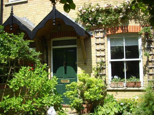 Richmond-upon-Thames Bed & Breakfast | Old Station Gardens, SW London