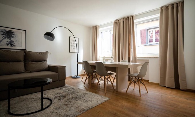 Dusseldorf Old Town Apartment | Old Town Apartment 2 rooms/baths