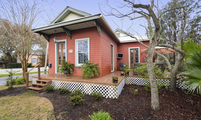 Old Town House | Old Town Charm ~ Step Back In Time ~ Walk To The Beach
