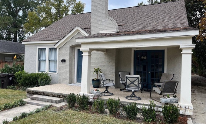 Hattiesburg House | Old Town Charmer Large all new renovation, walk to USM, Zoo and new Water Park!