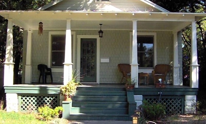 Downtown Historic District House | Old town historic home