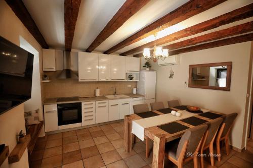 Pag Villa | Old town house
