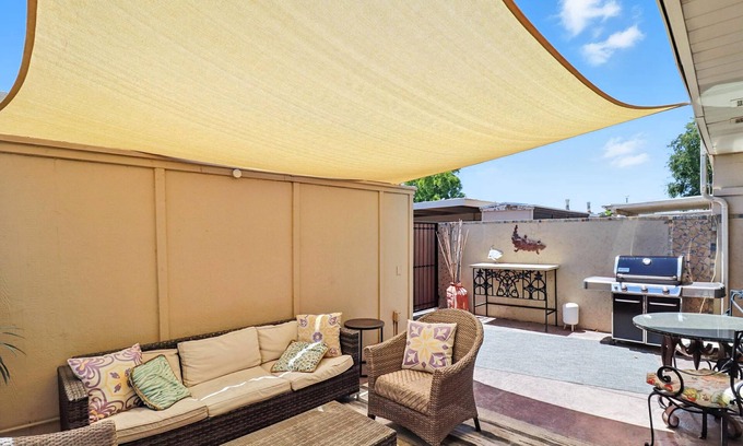 Security Acres House | Old Town, Pool, Private Patio, Golf, Traveling Professionals