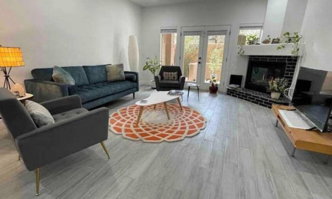 Security Acres House | Old Town Quiet Spacious Haven~King Bed~Pool & Spa~ Attached Private 1-car Garage