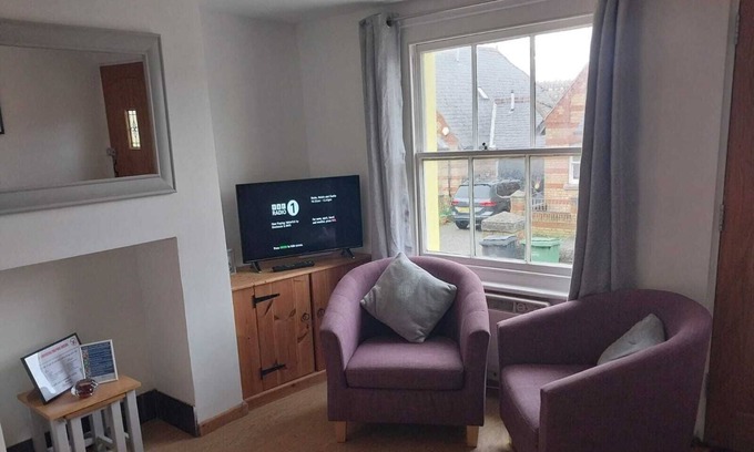 Hastings House | Old Town Retreat - Walking distance of most events (D/F)