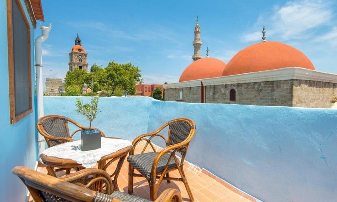 Rhodes Old Town House | Old Town Roloi House