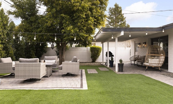 Park Scottsdale One House | Old Town Scottsdale House w/Relaxing Bayckyard- Book for WMO & Super Bowl!