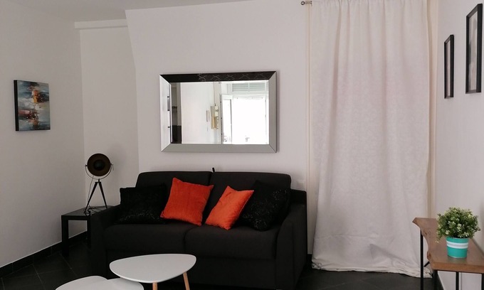 Boulogne-sur-Mer Apartment | Old town studio in terrace residence in the ramparts near the castle