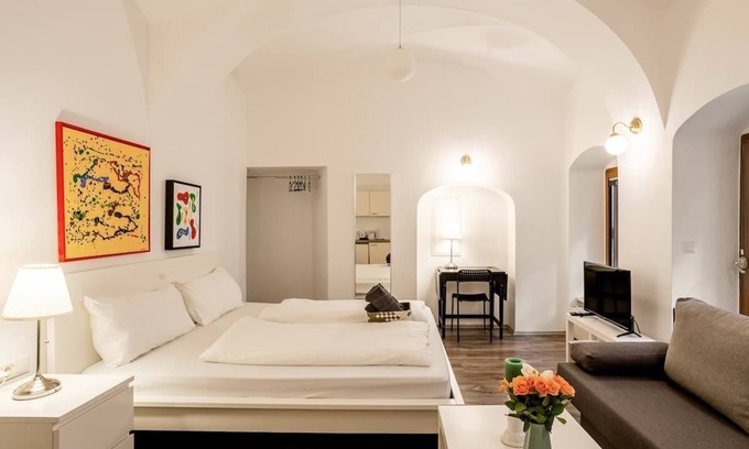 Innere Stadt Apartment | Old Town | Super Fast Wifi | Air Con
