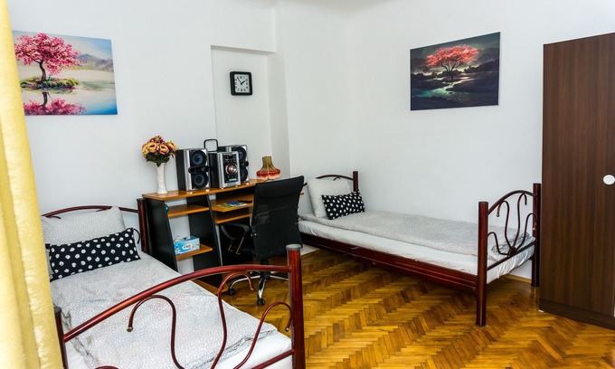 Bucharest City-Centre House | Old Town-Twin Private Room Nr 5 &Self Check In System&Free WiFi&Free Washer