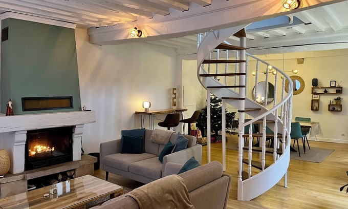 Dijon Centre Ville Apartment | Old triplex - Downtown