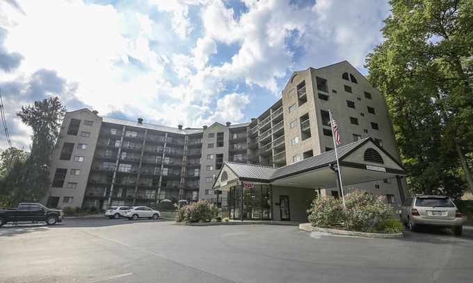 Gatlinburg Condo | Olde Gatlinburg Place Unit 510 - Great Location! Close to Town!