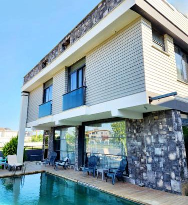 Lara Villa | OLDSKOOL VILLAS 15 minutes walk to LARA beach