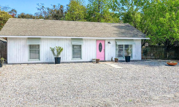 Folly Field House | Oleander Oasis