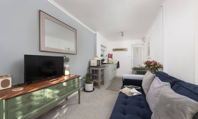 Carbis Bay Cottage | Olive Cottage - a cottage that sleeps 2 guests in 1 bedroom