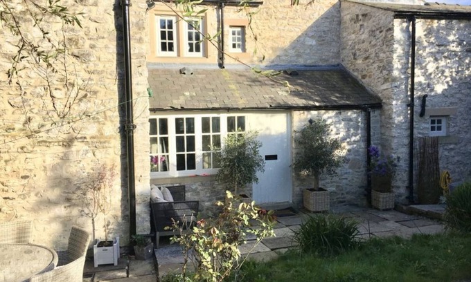 Bakewell Cottage | Olive Tree Cottage - Luxury character cottage with garden and parking