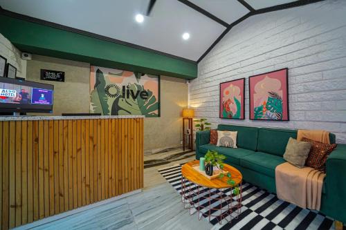 Stage 1 Hotel | Olive Zip Indiranagar Metro by Embassy Group