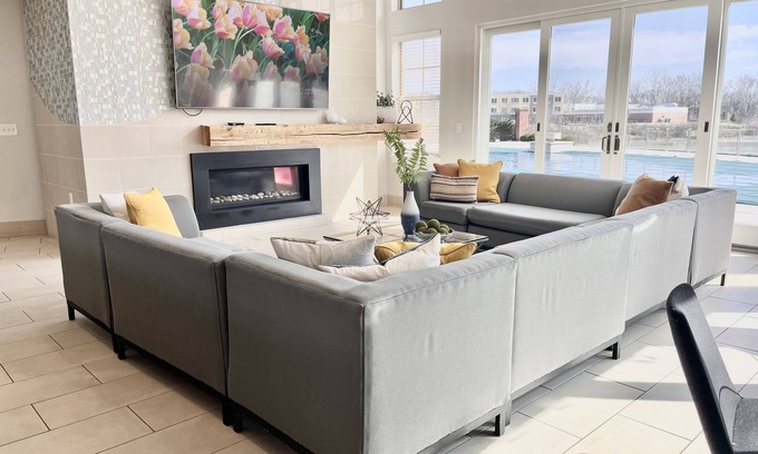 Indianapolis Apartment | Oliver Capital- 2BD Home Theater