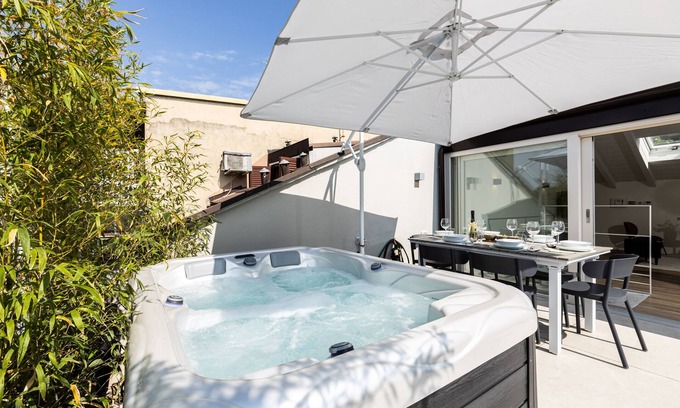 Zona Lancetti House | *Olivo Villa*with private terrace & Jacuzzi+3Beds!