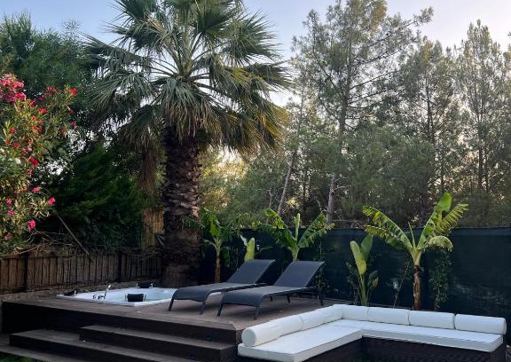 Oludeniz Villa | Oludeniz Luxury Villa with Jacuzzi, Common Pool