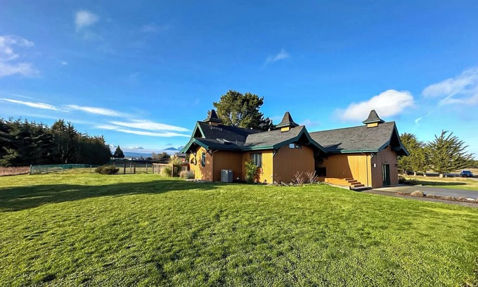 Sequim House | Olympic Oasis Tranquil Retreat Near Dungeness Wildlife Refuge Hot Tub