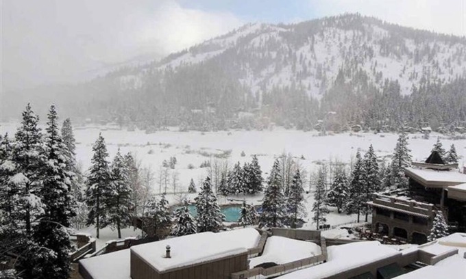Olympic Valley Condo | Olympic Valley Resort: Ski In/Out King Bedroom