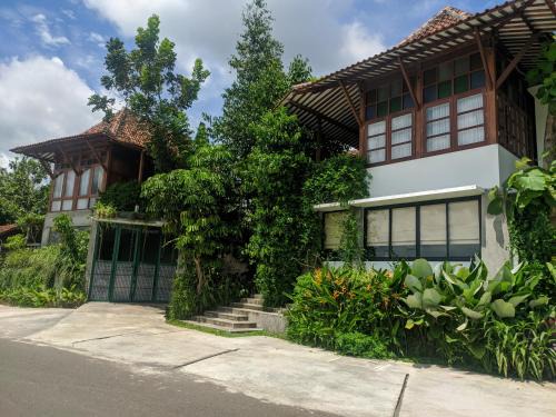 Banjarasri House | Omah Betakan Boutique Homestay