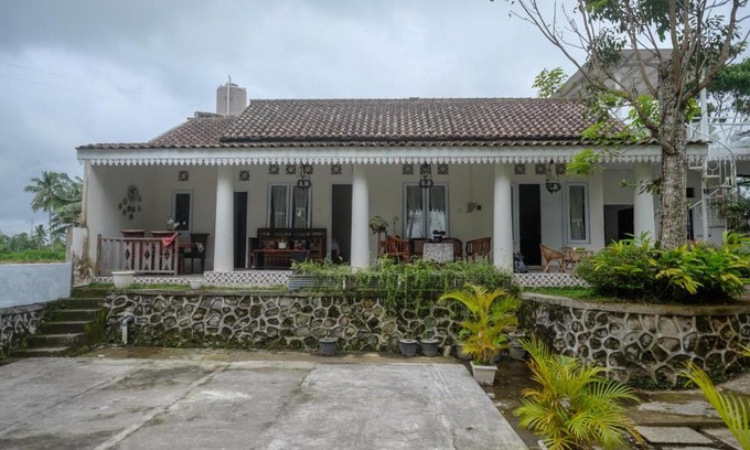 Banjarasri Hotel | Omah D’Partos by The Lavana
