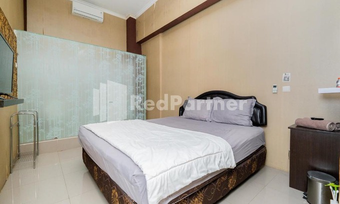 Malang Hotel | Omah Kalimosodo Mitra RedDoorz near Stasiun Malang Kota Baru