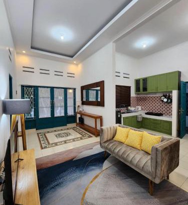 Depok Villa | OMAH LONDO - 4BR JOGJA CITY
