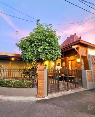 Yogyakarta House | Omah Tabon Jogja - Close to Malioboro