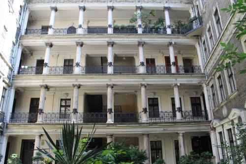 Erzsebetvaros House | Omega Guesthouse Budapest