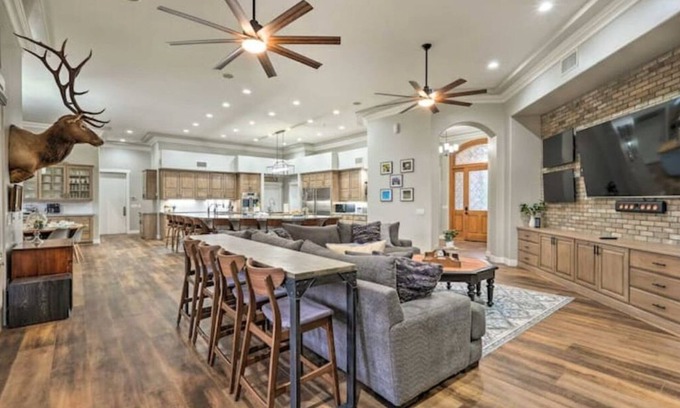 Mesa House | Omega House w/Pool & Pickleball