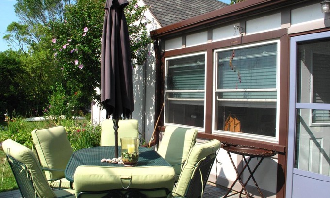 Wheatley Bed & Breakfast | Omstead's On Erie