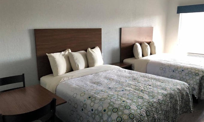 Arena District Hotel | On a budget! 3 Hotel Studios Ideal for Groups with Free Parking near the Alamo