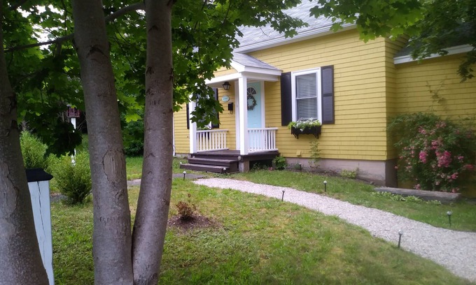 Mahone Bay Cottage | On a quiet, narrow Lane walking distance to all amenities
