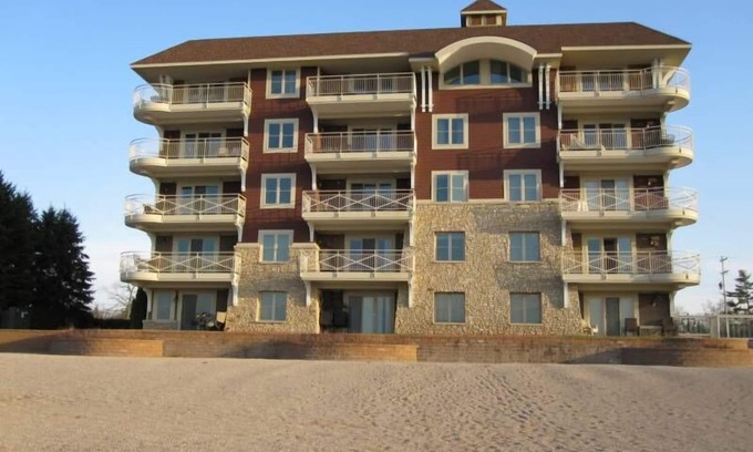 Traverse City Condo | On East Bay - Beachfront Luxury Condo