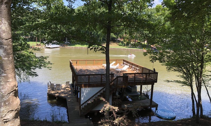Bracey House | On Lake Gaston with boat slip