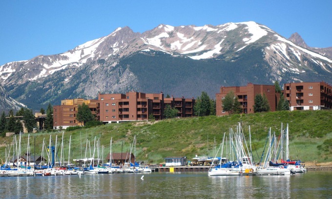 Dillon Condo | On Lake, Rec Path- Pool, Hot Tubs, Deck - Walk to Marina, Concerts