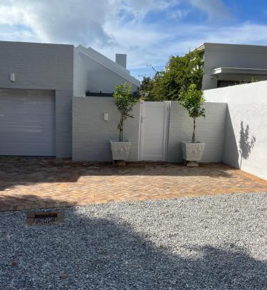 Eastcliff Apartment | On Musson
