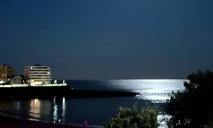 Pontaillac Apartment | On Pontaillac beach: 115m2 apartment + private garden in front of the beach.