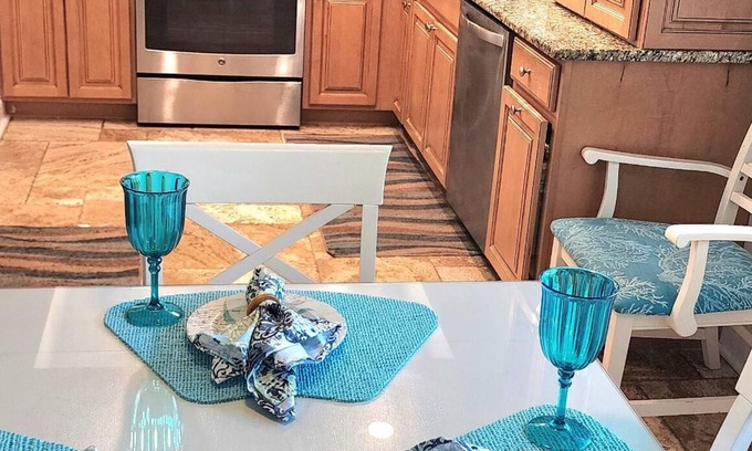 Siesta Key Condo | ON Siesta Key BEACH! Pool,Remodeled! 2bd2ba, sleeps 6, 3mins from door to sand
