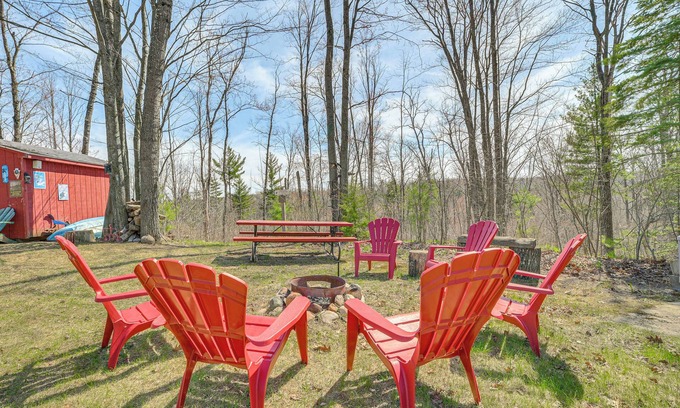 West Branch Cabin | On-Site Hiking: Family Escape in Northern Michigan