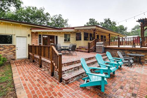 Dennis House | On-Site River Access Fishing Retreat in Granbury!