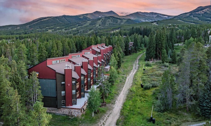 Peak 8 Condo | On Ski Run; Hot Tubs; Snowflake Lift