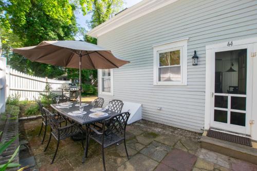 Wellfleet House | On the bay in Wellfleet - walk to water!