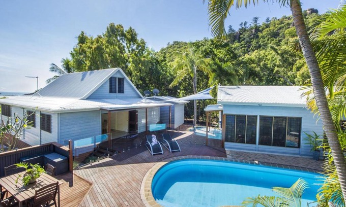 Horseshoe Bay House | On the Beach