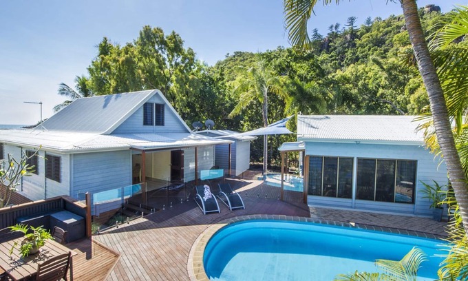 Horseshoe Bay House | On the Beach, Horseshoe Bay