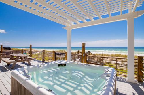 Fort Walton Beach - Destin House | On the Beach - Hot Tub - Gated Community Views